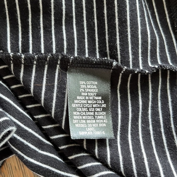 Worthington short sleeve black white stripe shirt size medium fitted crewneck - Picture 10 of 11